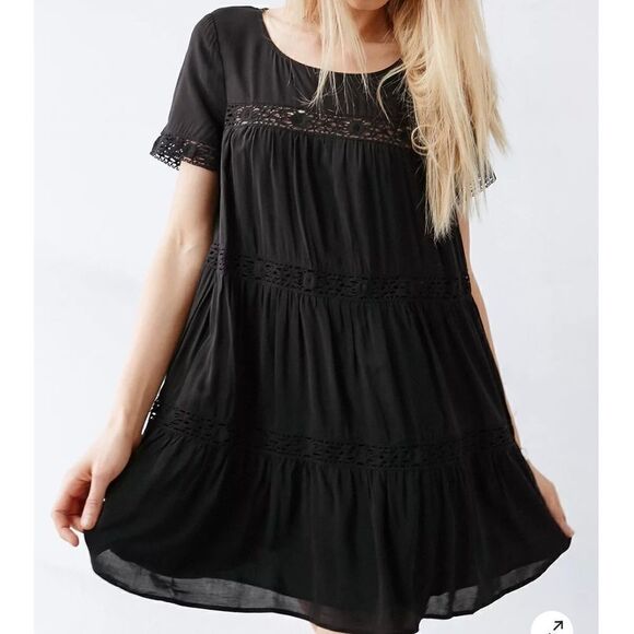 URBAN OUTFITTERS ALICE & UO ELEONORA CROCHET INSET DRESS - Picture 1 of 16